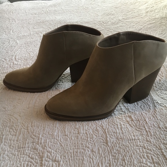 Tan high-heel booties. - Picture 3 of 7